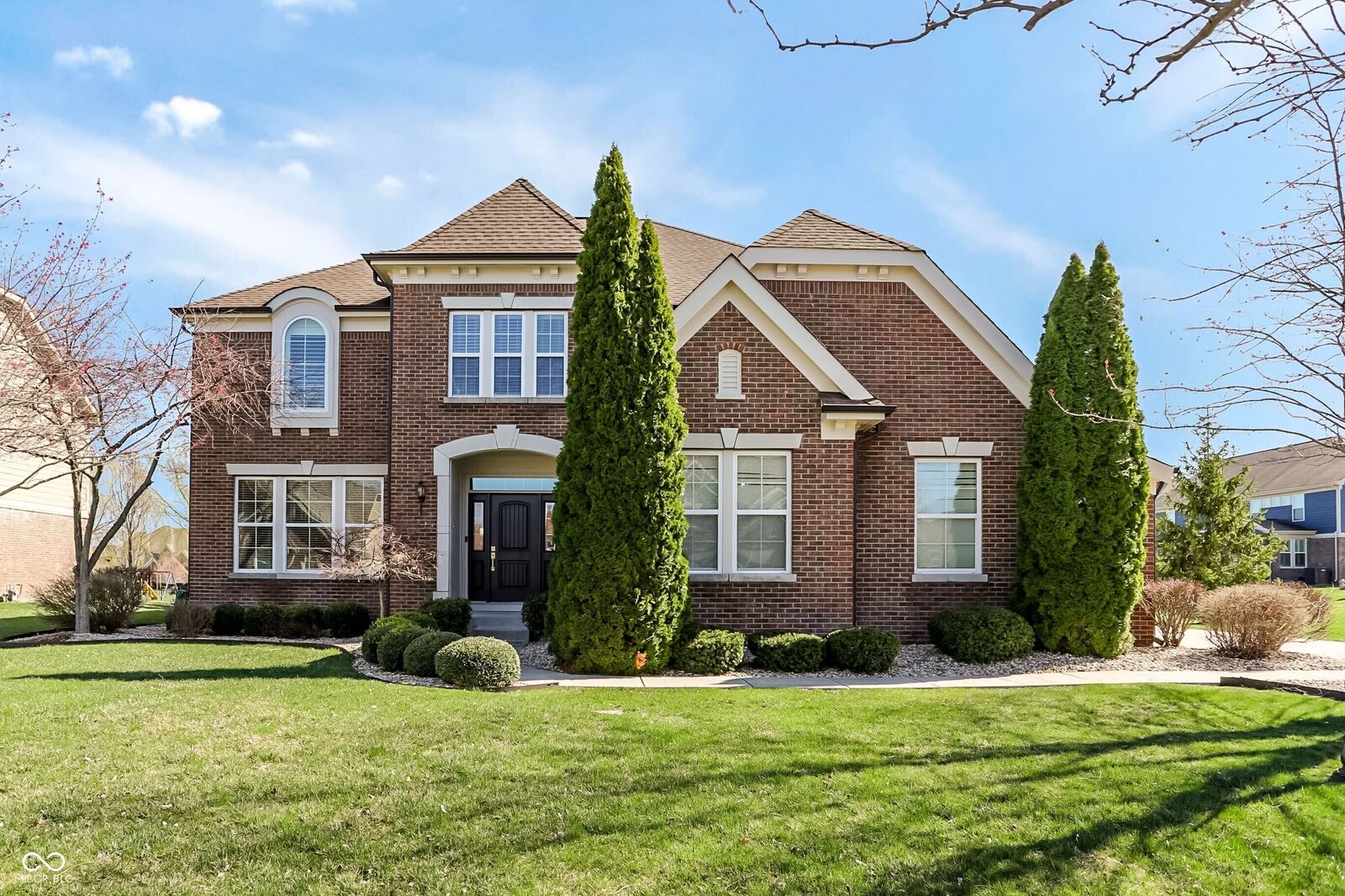 Property Photo: 5903 Oakmont Boulevard IN 46106