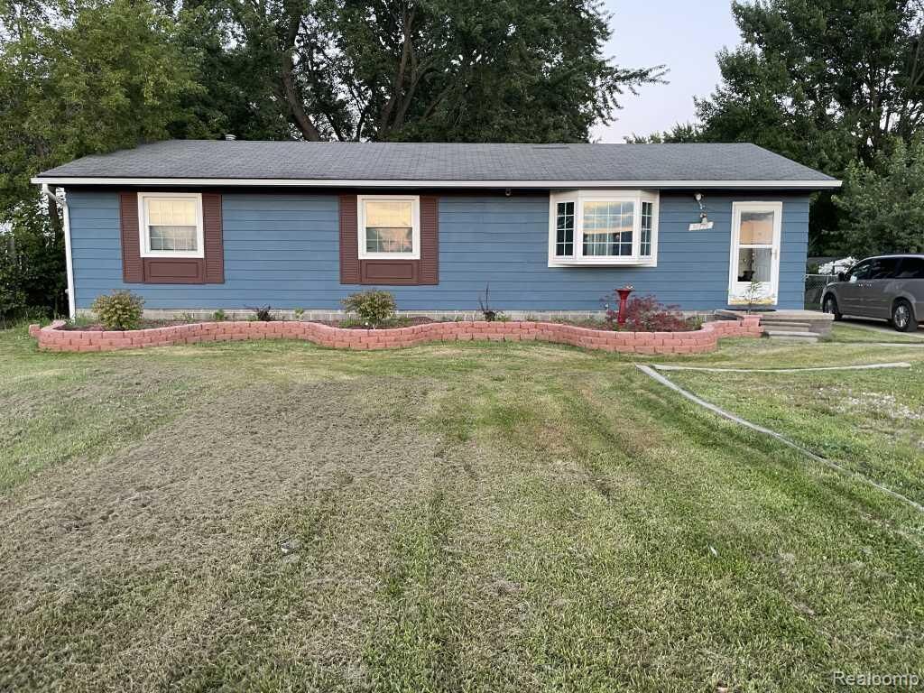 Property Photo: 38176 S Groesbeck Highway MI 48036 1926