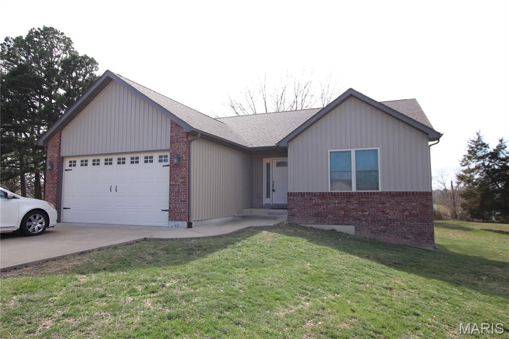 Property Photo:  611 Hawthorn Lane  MO 63080 