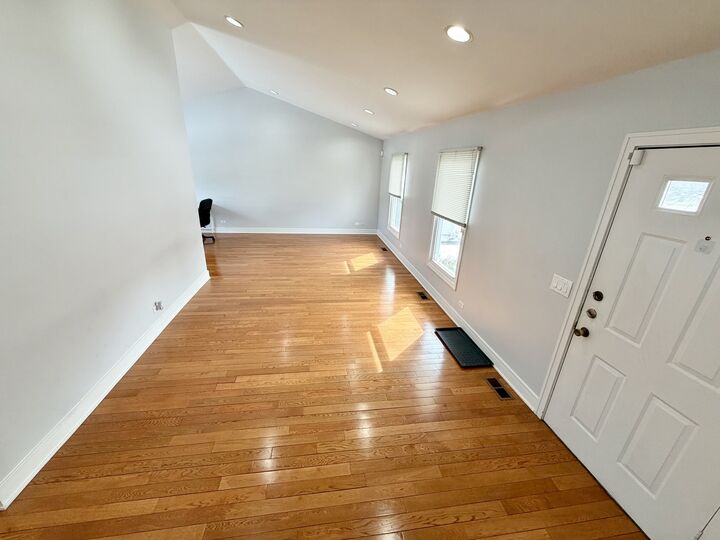 Property Photo:  213 Vintage Lane  IL 60089 