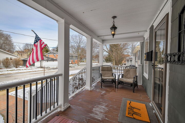 Property Photo:  718 North Street  IL 60134 