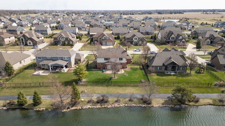 Property Photo:  2067 Edgeview Drive  IL 60451 
