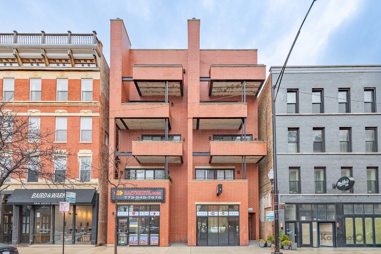 Property Photo: 1332 W Madison Street 2W IL 60607