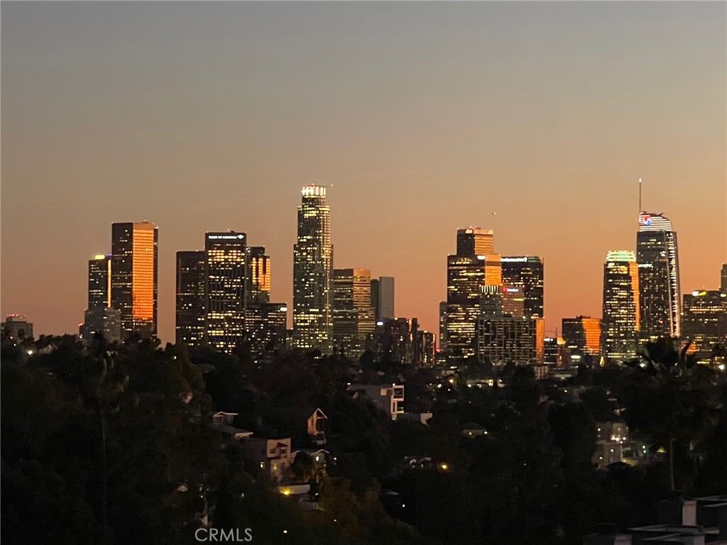 Property Photo:  1882 N Alvarado Street 16  CA 90026 