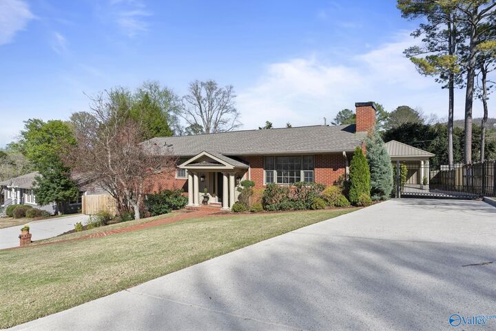 Property Photo:  1411 Dale Circle SE  AL 35801 