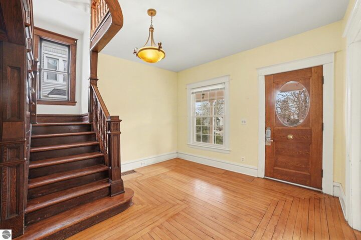 Property Photo:  309 Grant Avenue  MI 48801 