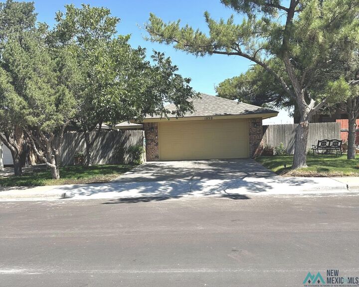 Property Photo:  1030 W Caprock Street  NM 88240 