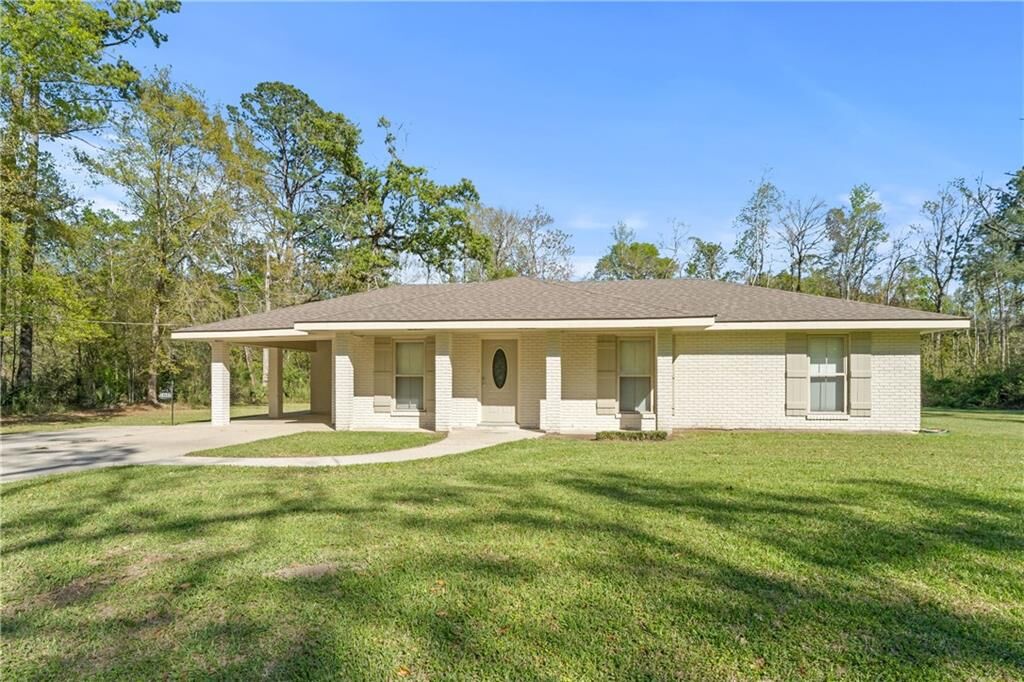 Property Photo: 24602 Abernathy Road LA 70462