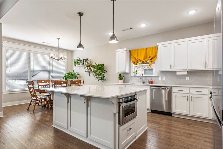 Property Photo:  2705 S Angels Road  AR 72701 