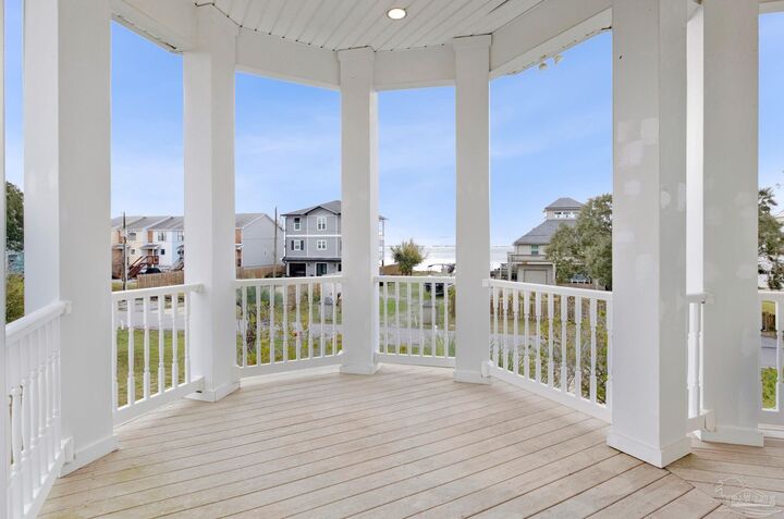 Property Photo:  3130 Linden Ave  FL 32563 