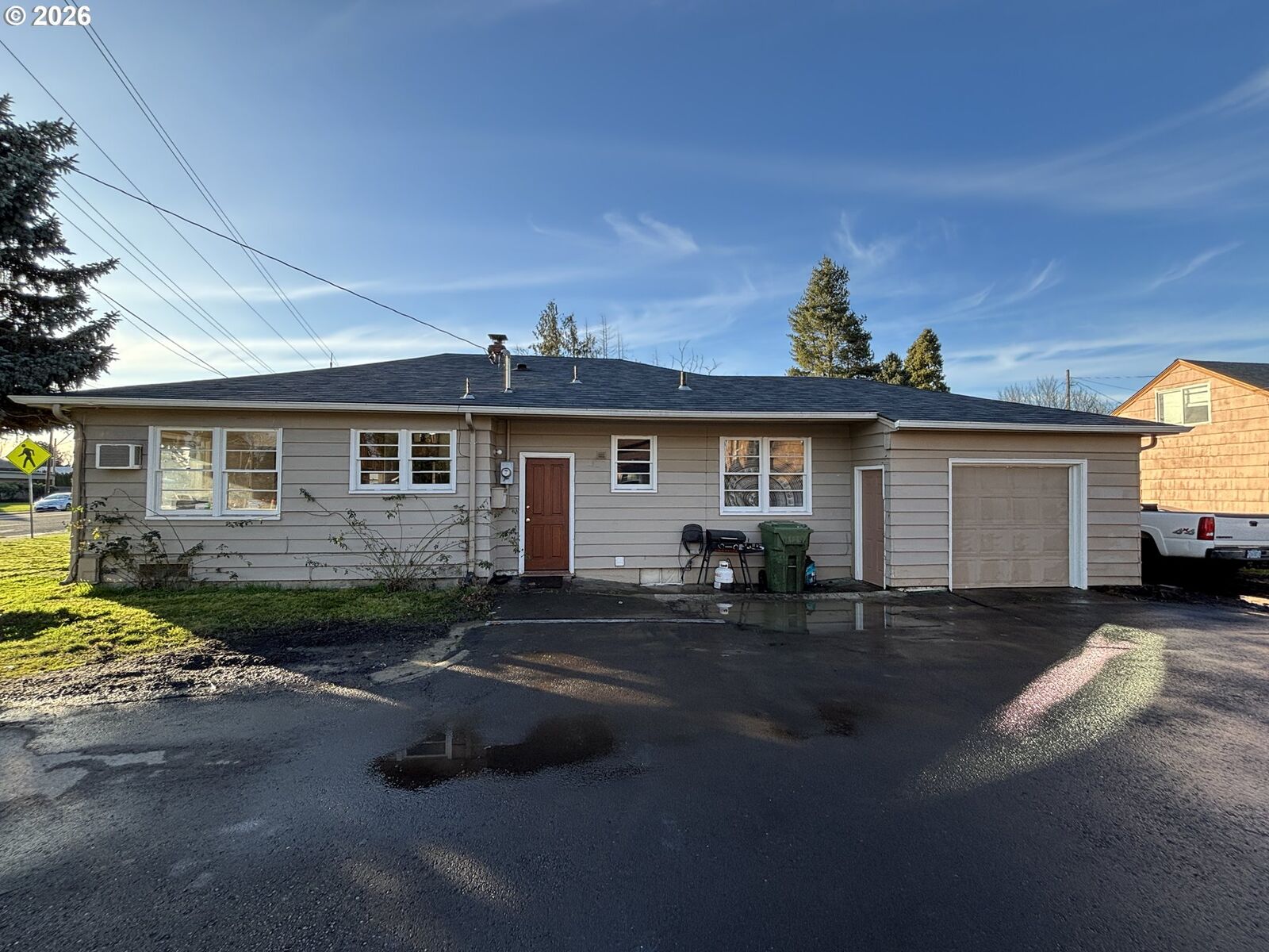 Property Photo:  1551 Market St NE  OR 97301 