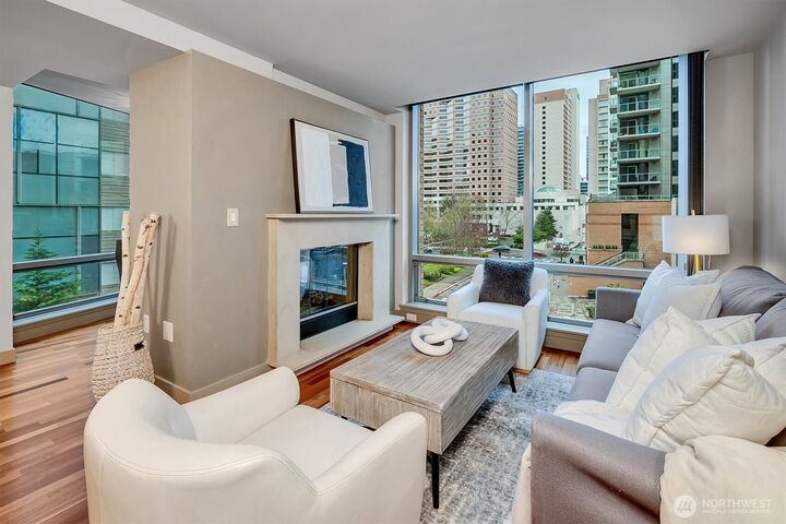 Property Photo:  10650 NE 9th Place 422  WA 98004 