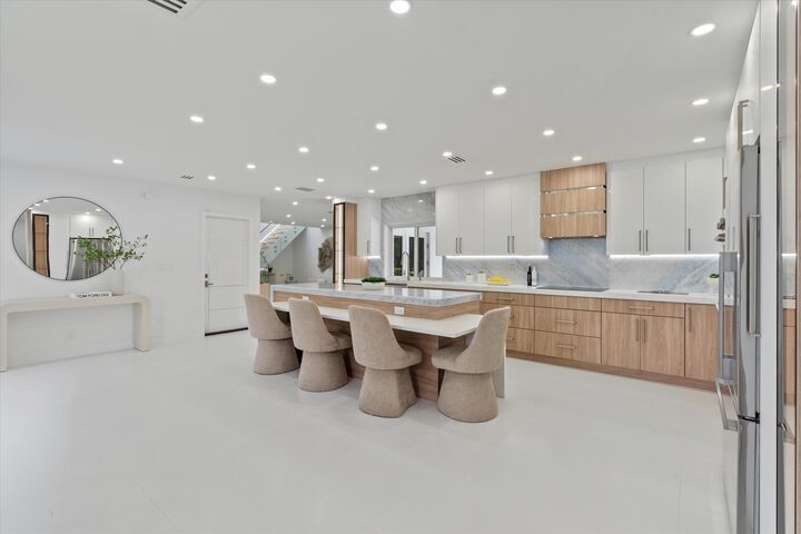 Property Photo: 440 NW 11th Avenue FL 33486