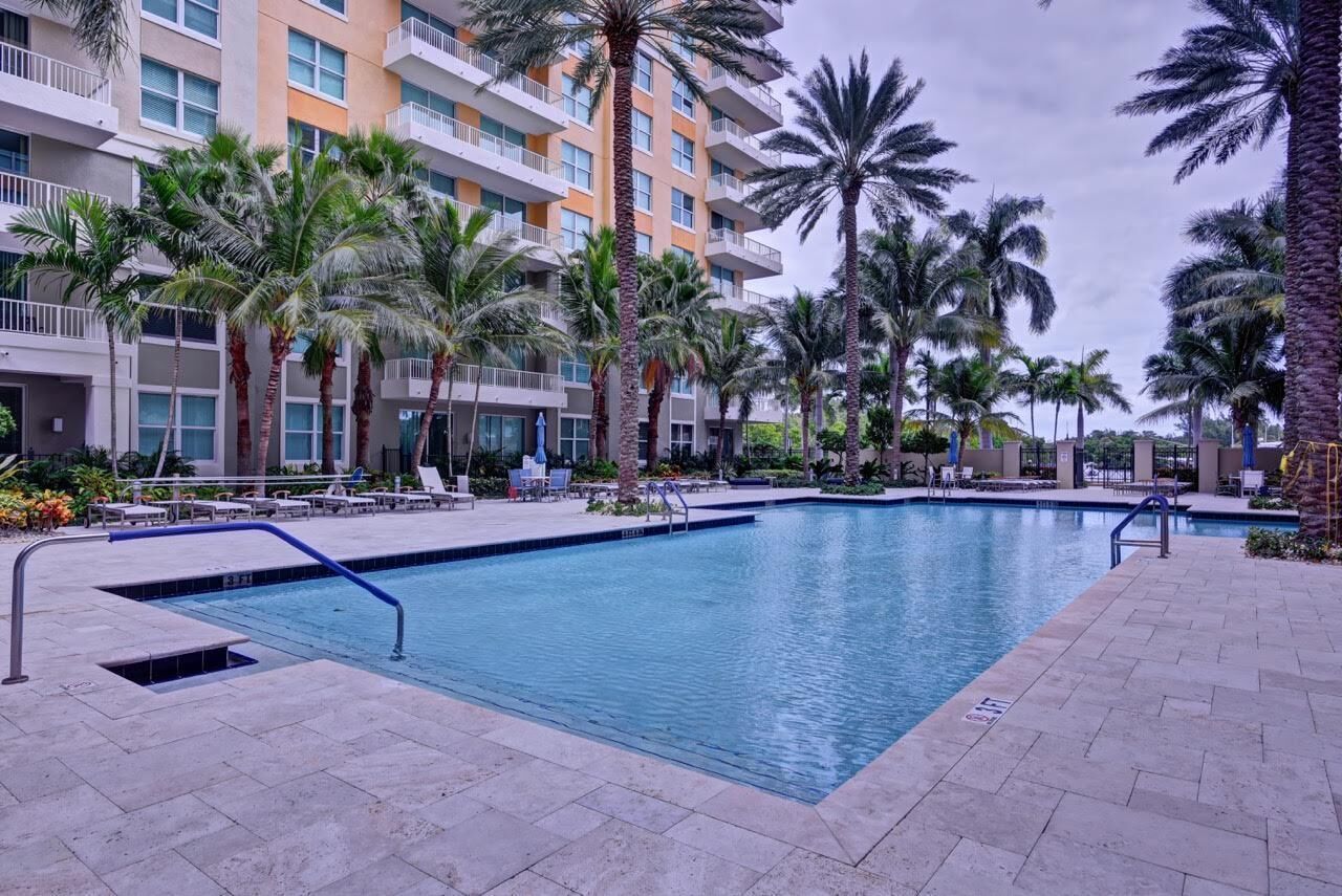 Property Photo:  625 Casa Loma Boulevard 307  FL 33435 