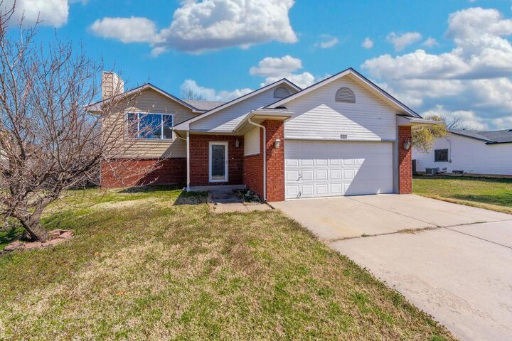 Photo de la propriété:  222 S Sunflower St  KS 67133-9707 