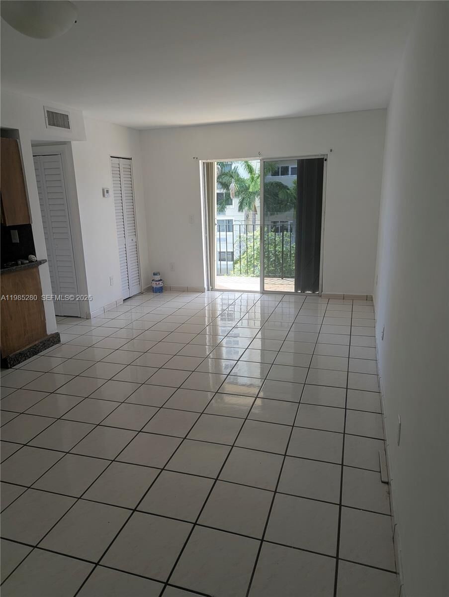 Property Photo:  1051 SW 1st St 411  FL 33130 