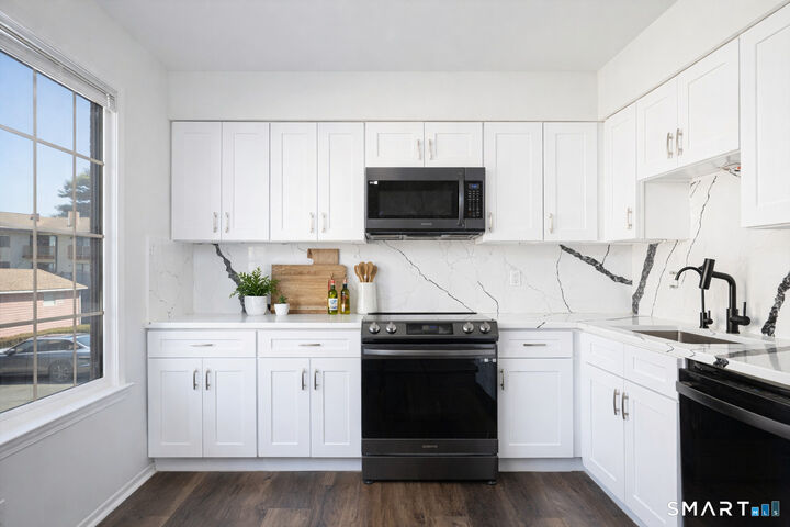 Property Photo:  237 Strawberry Hill Avenue Apt 27  CT 06902 