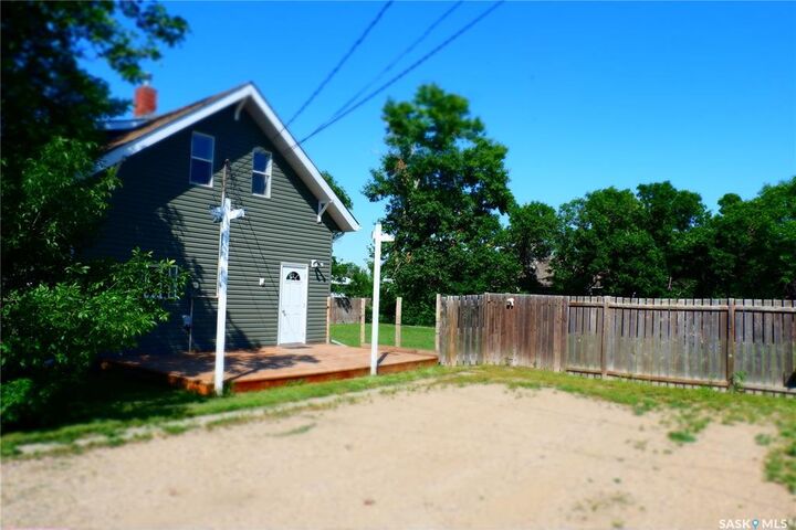 Property Photo:  331 3rd Avenue W  SK S0H 0B0 