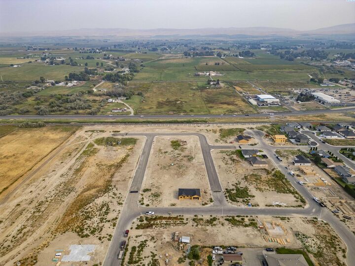 Property Photo: 208 Victoria St WA 98944