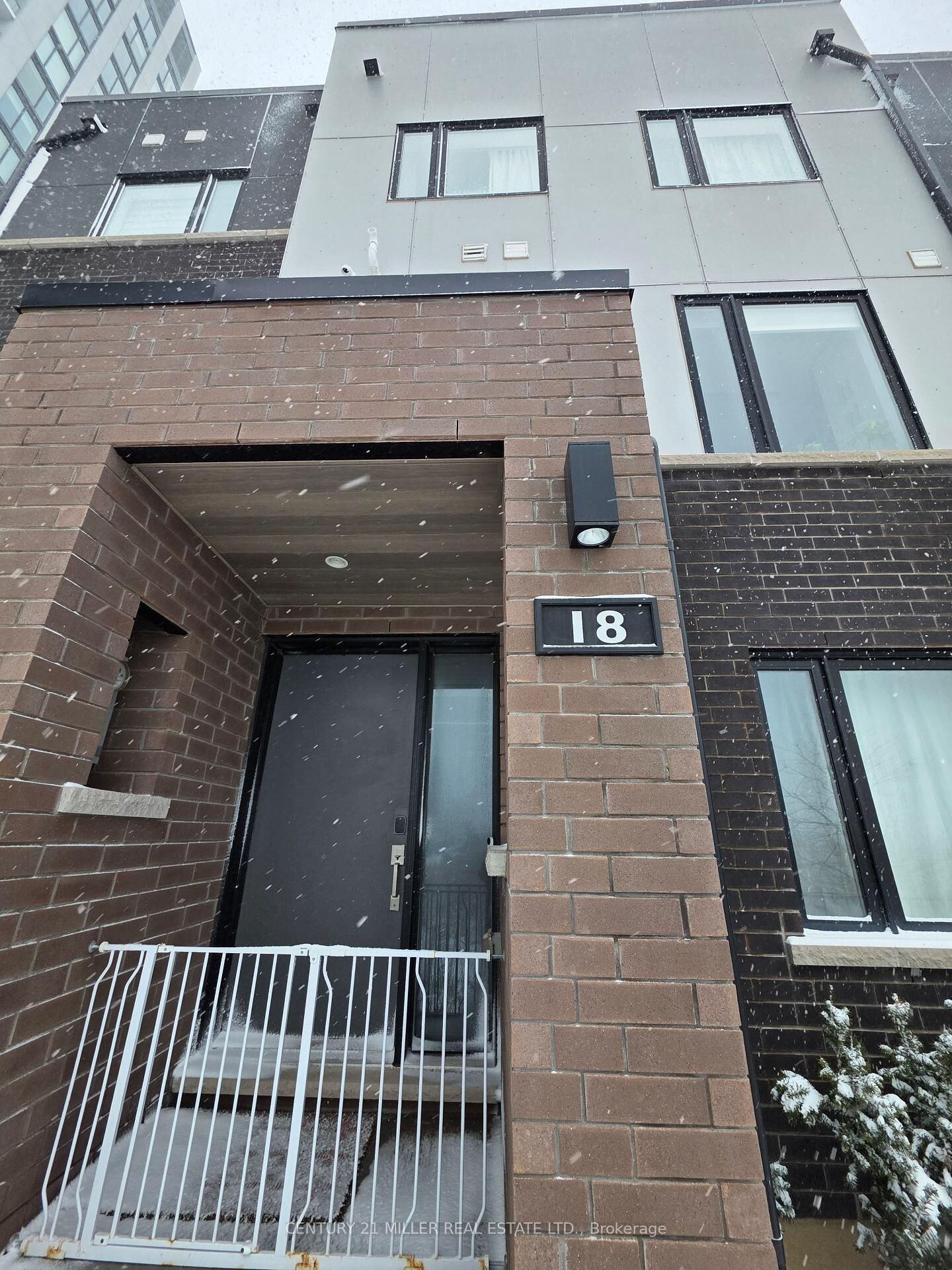 Property Photo:  348 Wheat Boom Drive 18  ON L6H 3V6 