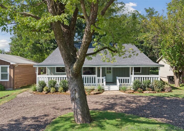 Property Photo:  512 W Dallas Street  OK 74012 