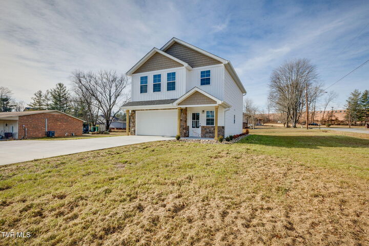 Property Photo:  300 Robin Hood Lane Lane  TN 37642 
