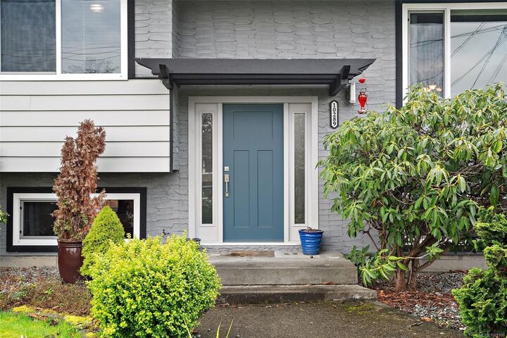 Property Photo: 10289 Godfrey Pl BC V8L 2K9