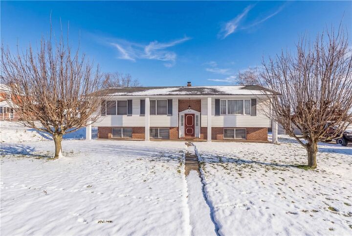 Property Photo:  1029 James St  PA 15650 