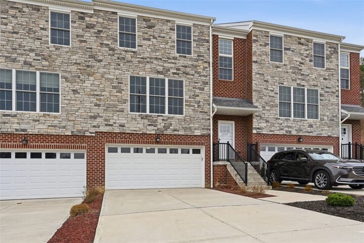 Property Photo:  2339 Old Greentree Rd  PA 15106 