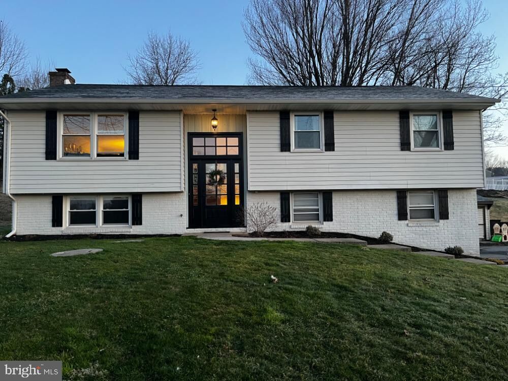 Property Photo:  668 Scotland Road  PA 17566 