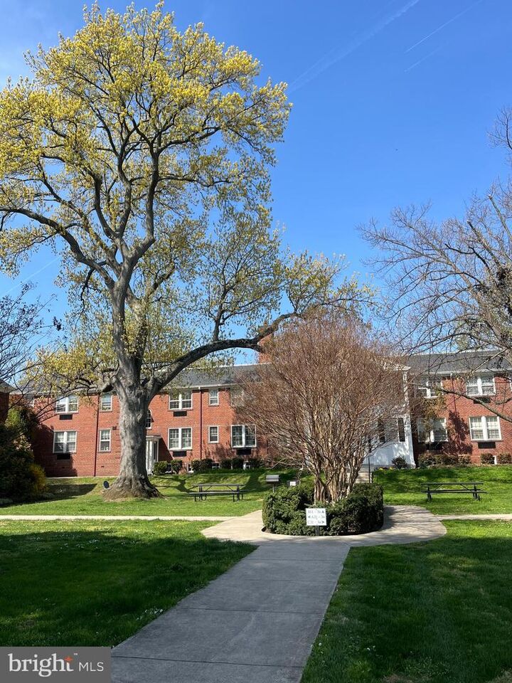 Property Photo: 715 S Washington Street S C-32 VA 22314