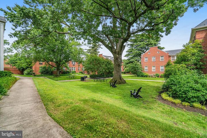 Property Photo:  715 S Washington Street S C-32  VA 22314 