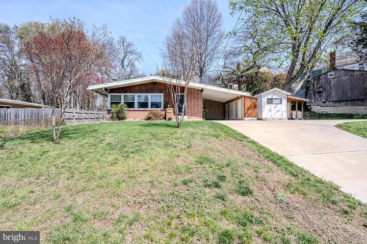 Property Photo:  2904 Farmington Drive  VA 22303 