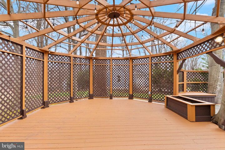 Property Photo: 6027 Ridge Ford Drive VA 22015