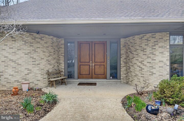 Property Photo:  2 Lake Potomac Court  MD 20854 