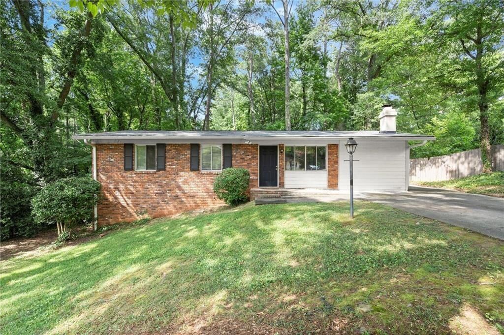 Property Photo: 422 Afton Drive GA 30075
