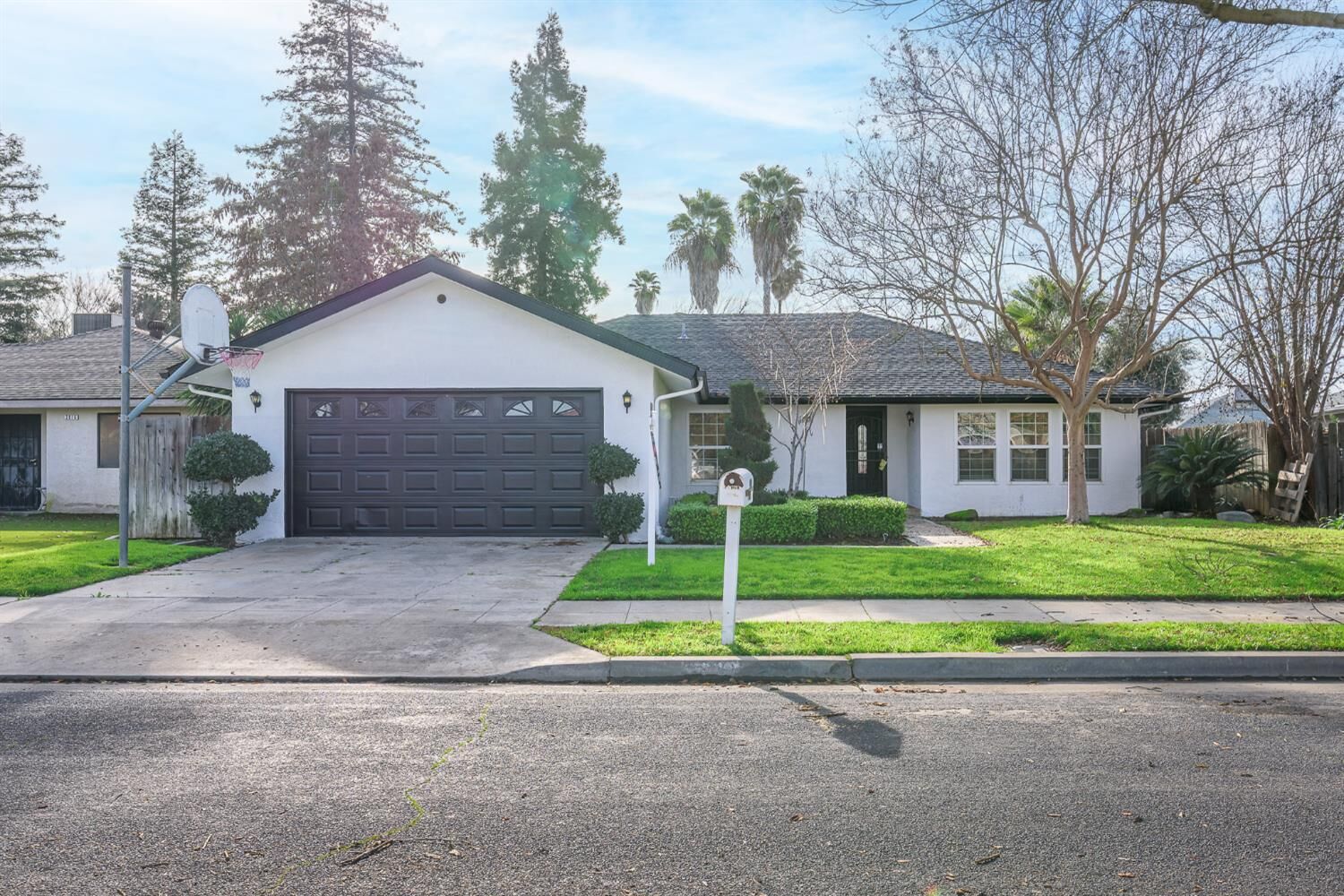 Property Photo:  2820 Driftwood Drive  CA 93637 
