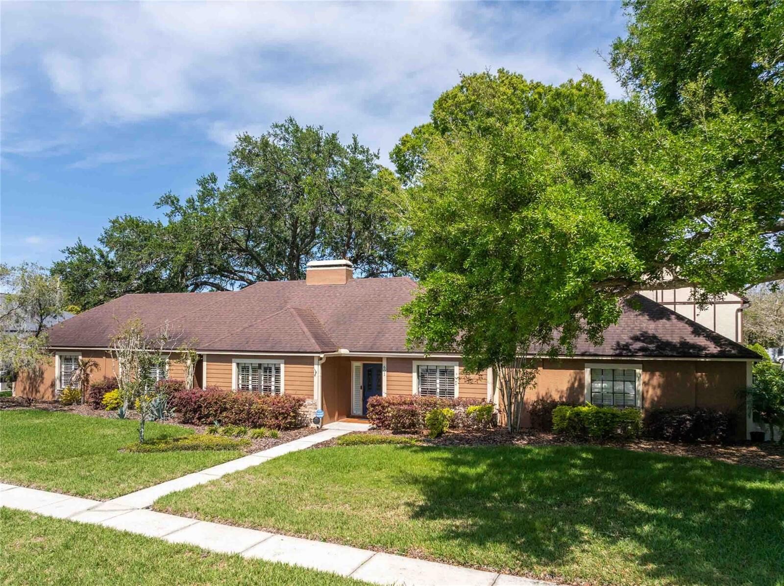 Property Photo:  601 Colebrook Court  FL 33548 