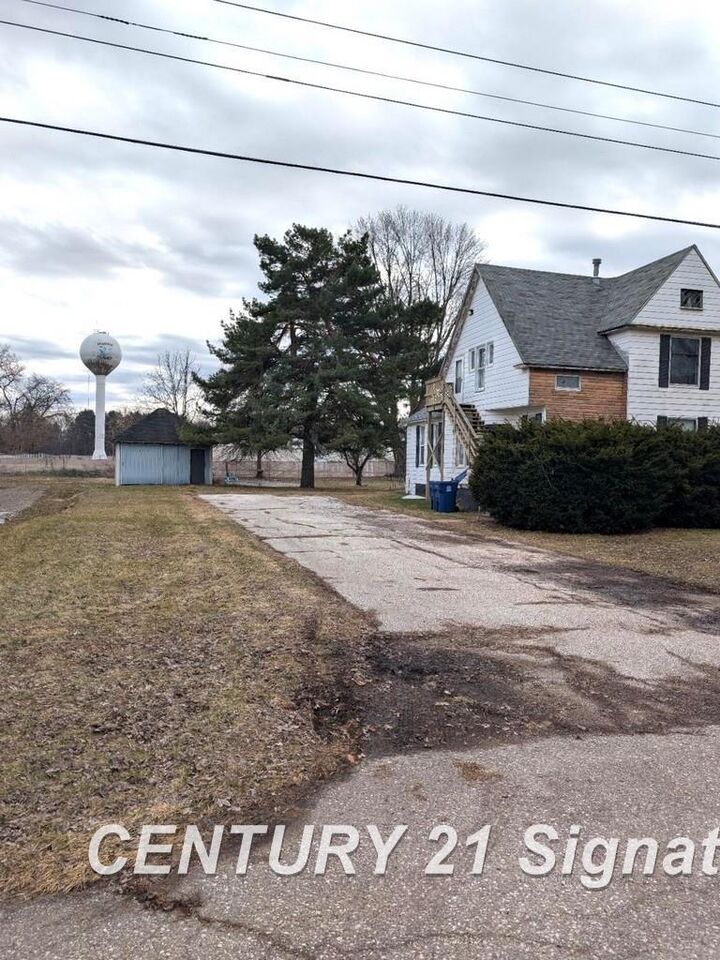 Property Photo:  812 Sanderson Street  MI 48655 
