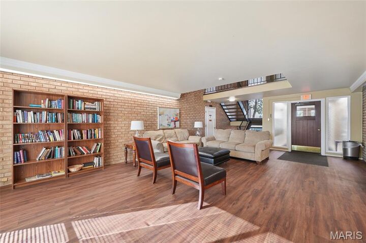 Property Photo:  444 N Clay Avenue 2H  MO 63122 