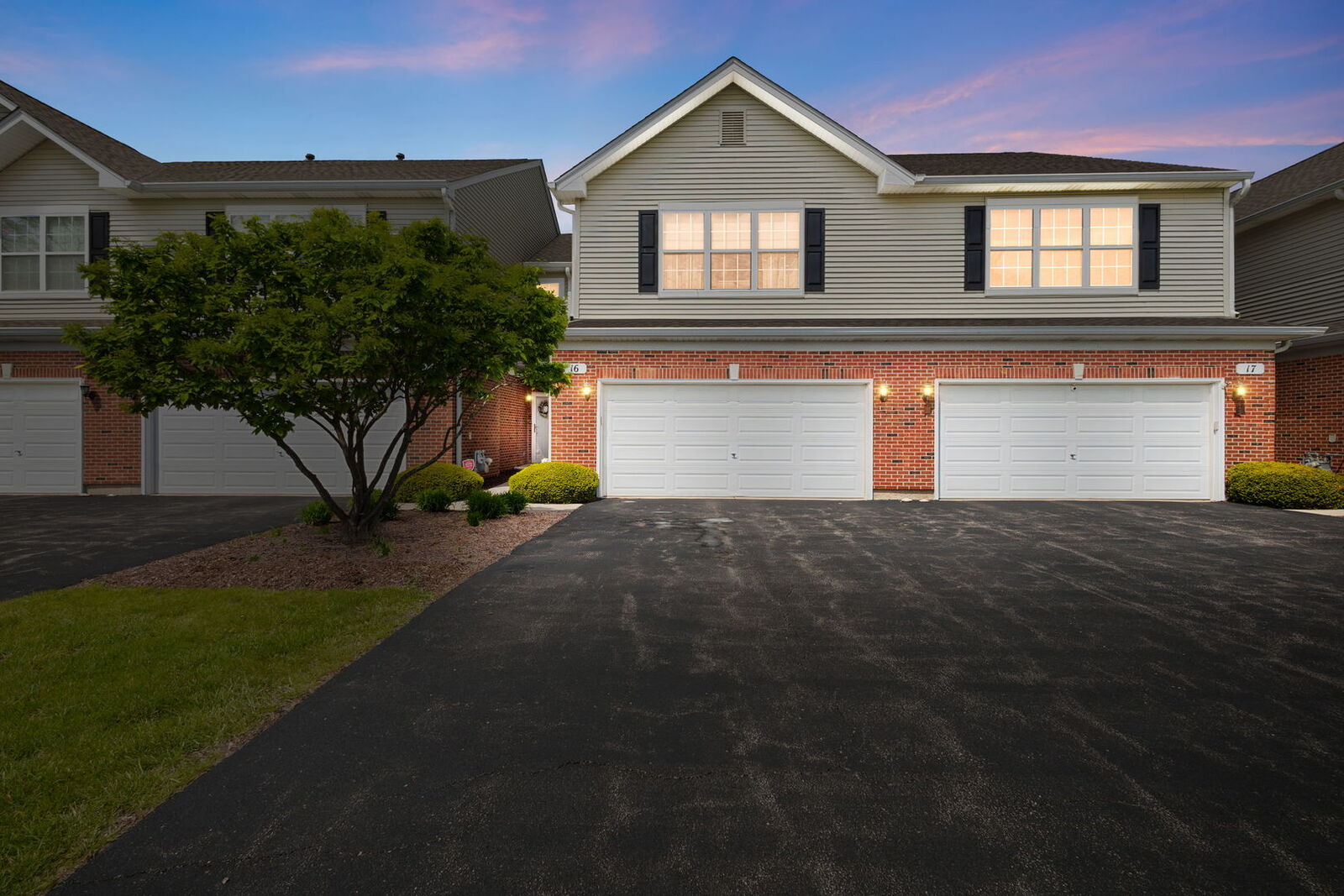 Property Photo:  16 Black Oak Court  IL 60490 