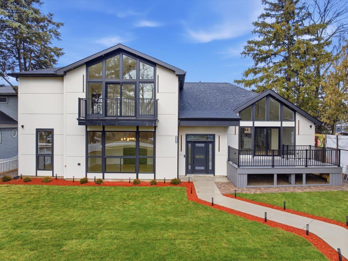 Property Photo:  5924 Carol Avenue  IL 60053 