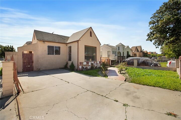 Property Photo:  514 W 102nd St  CA 90044 