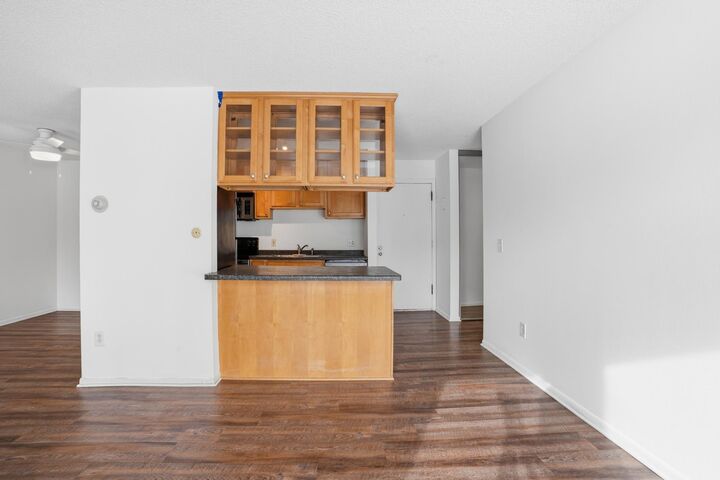 Property Photo:  4130 Rahn Road 206  MN 55122 