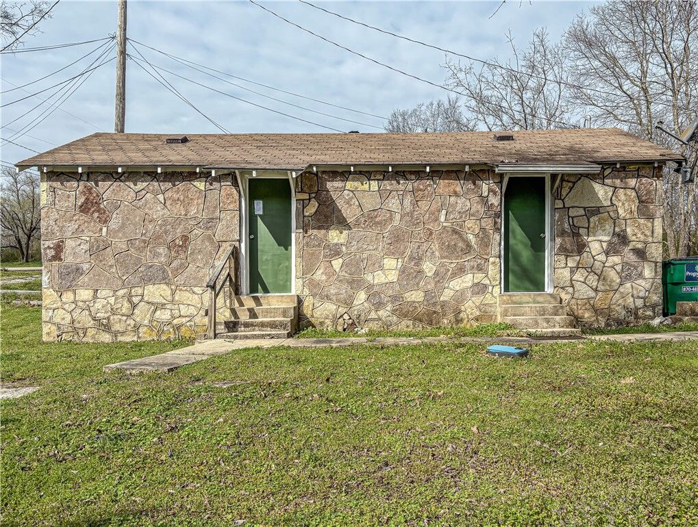 Property Photo:  399 N College Avenue  AR 72687 