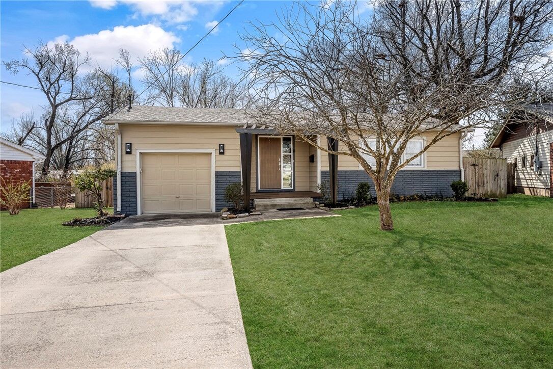 Property Photo: 715 NW 6th Street AR 72712