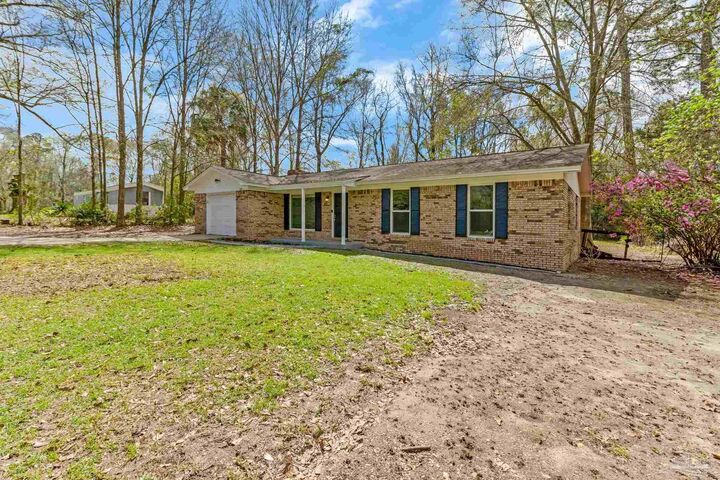 Property Photo: 341 E Hwy 4 FL 32535