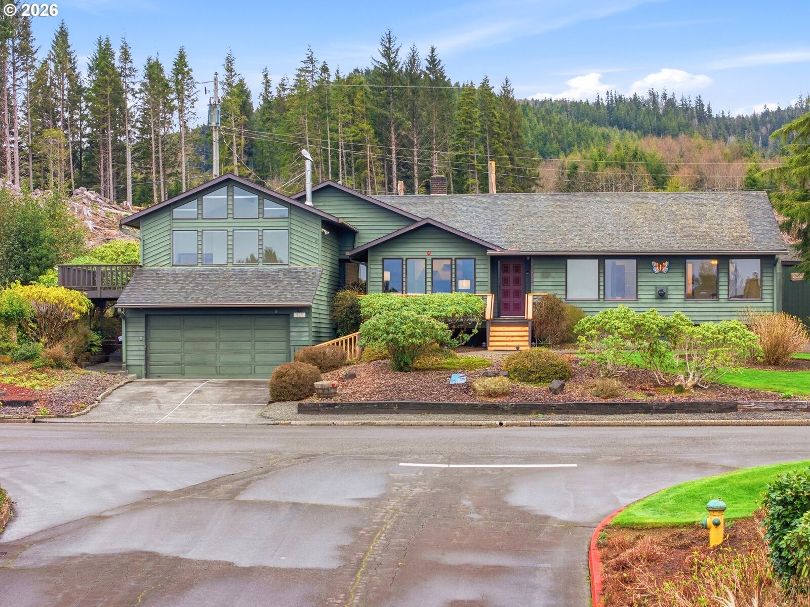 Property Photo:  325 Alpine St  OR 97138 