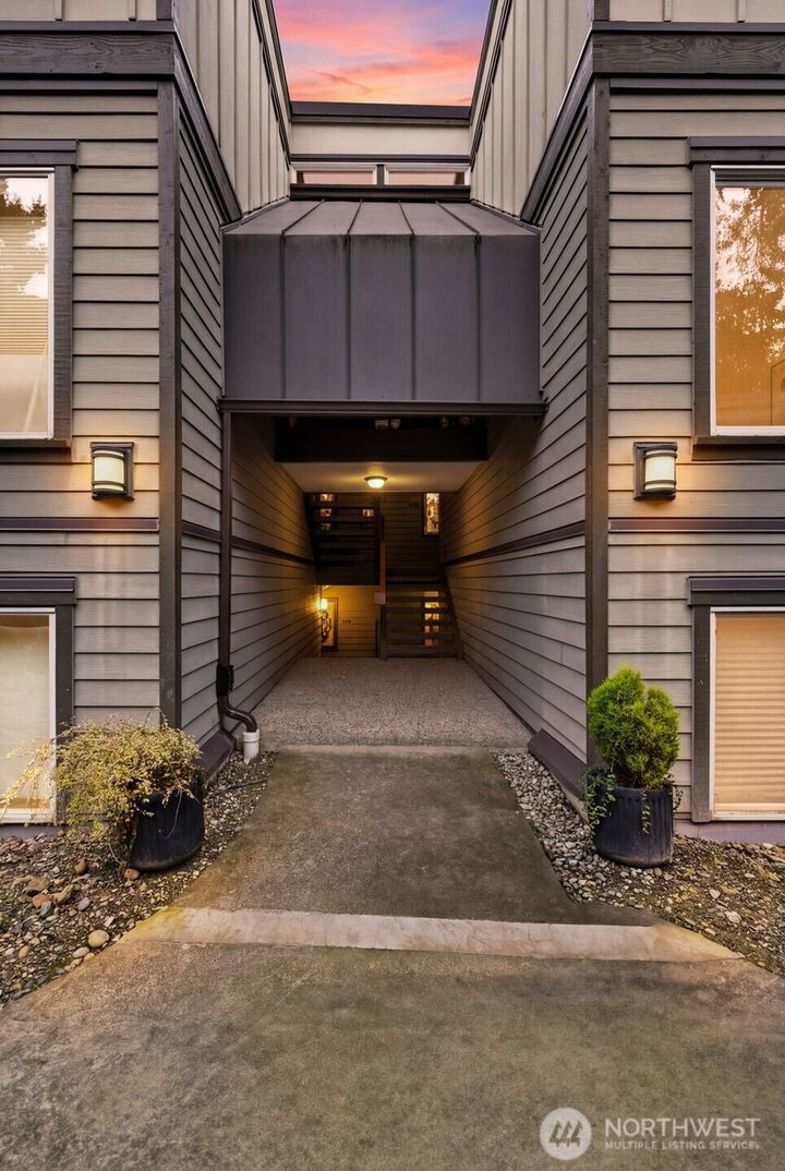 Property Photo: 17464 NE 38th Street B202 WA 98052