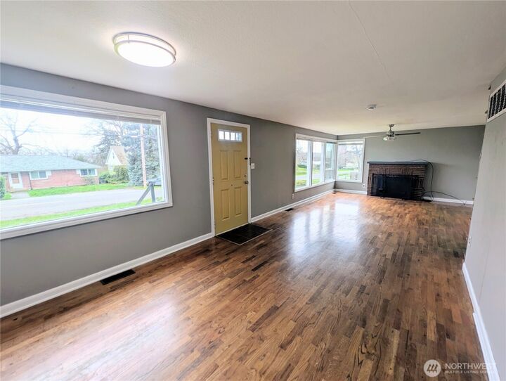 Property Photo: 1740 SE 6th Street WA 98277